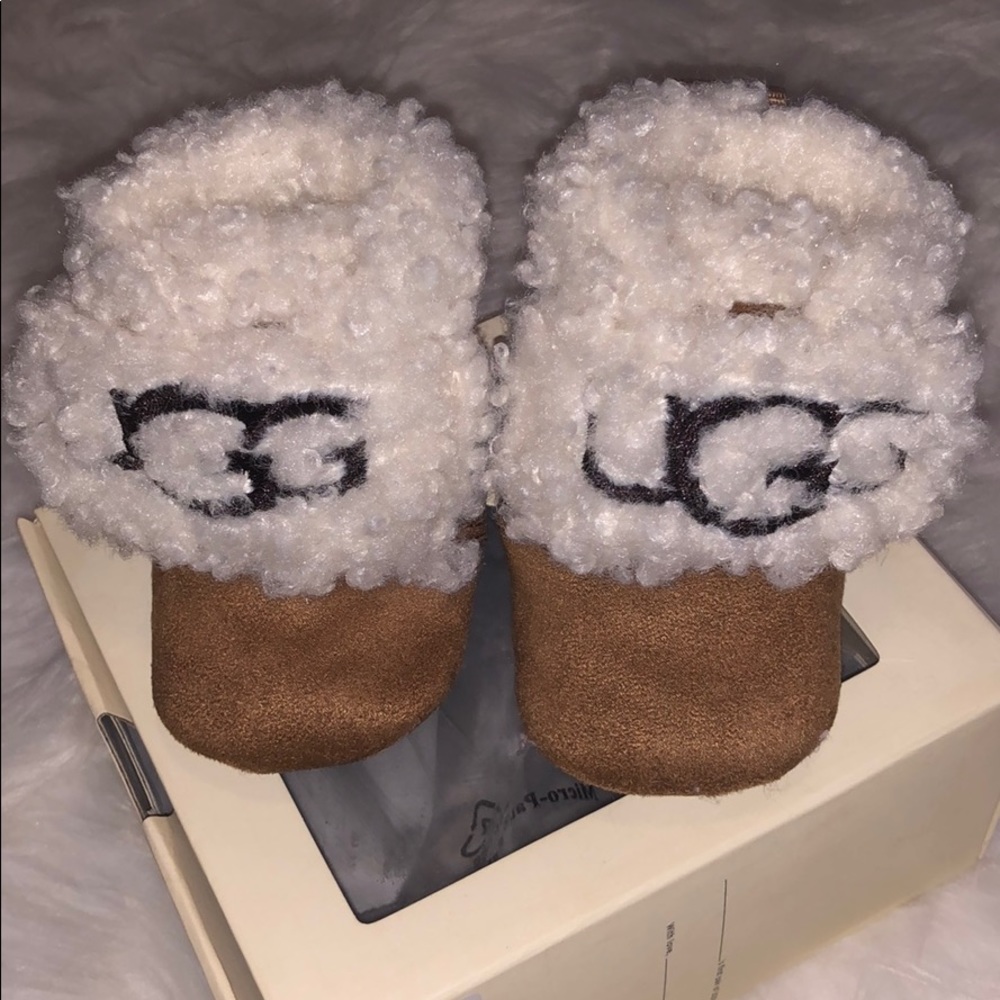 Uggs 0/1 - Picture 2 of 5